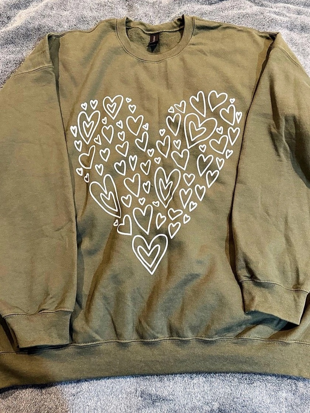 Gildan Heavy Blend Heart Graphic Sweatshirt Olive Green 3XL plus size